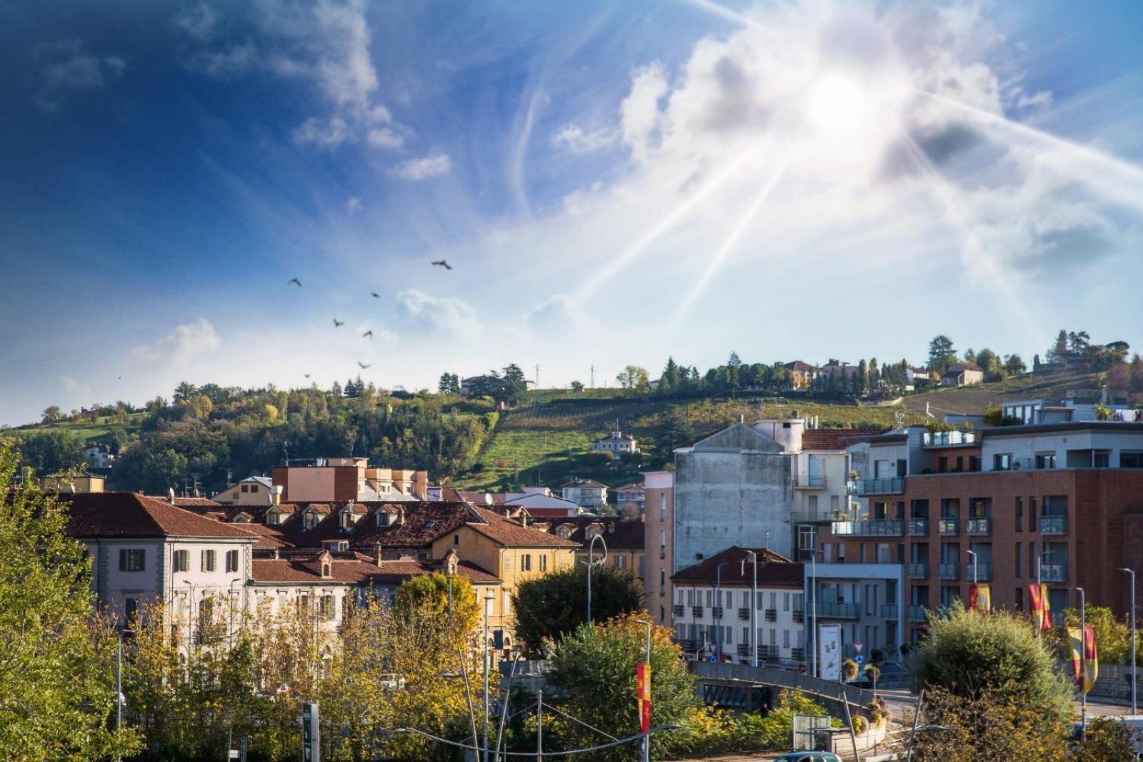 Ninary Apartments A Due Passi Dal Centro Storico Alba Kültér fotó